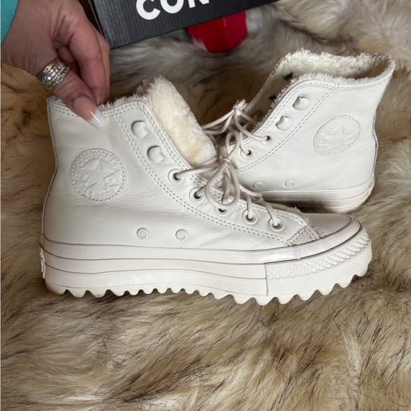 💋Converse Vintage White High-Top Sneakers with Plush Lining😎 - Picture 1 of 13